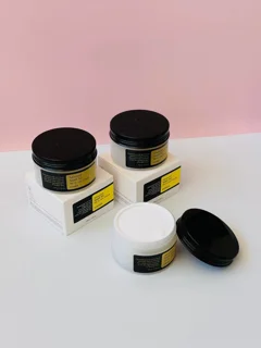 کرم اسنس و مرطوب کننده